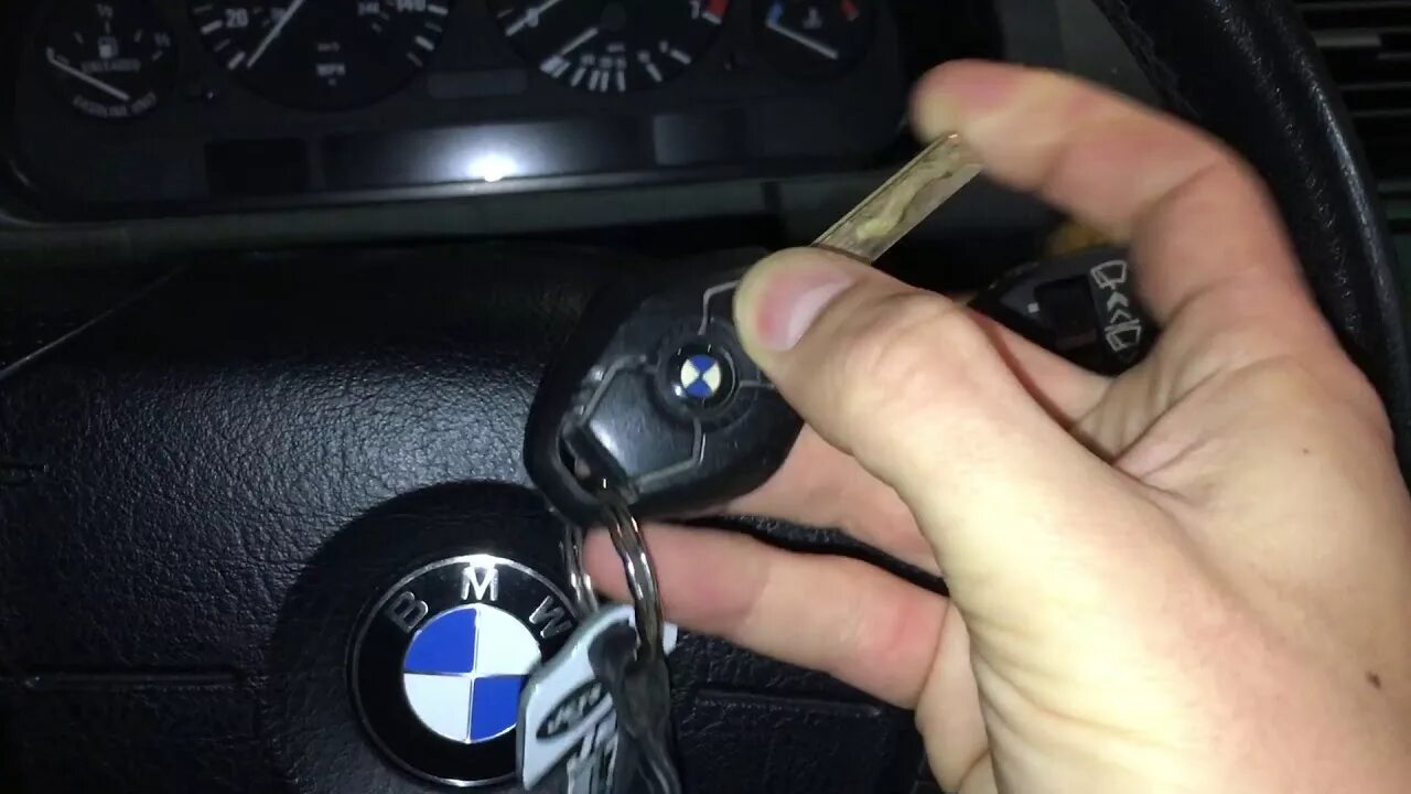 Е60 автозапуск. Батарея ключа BMW e39. Ключ от БМВ е39. BMW e46 Key. BMW e60 2004 Key Battery.