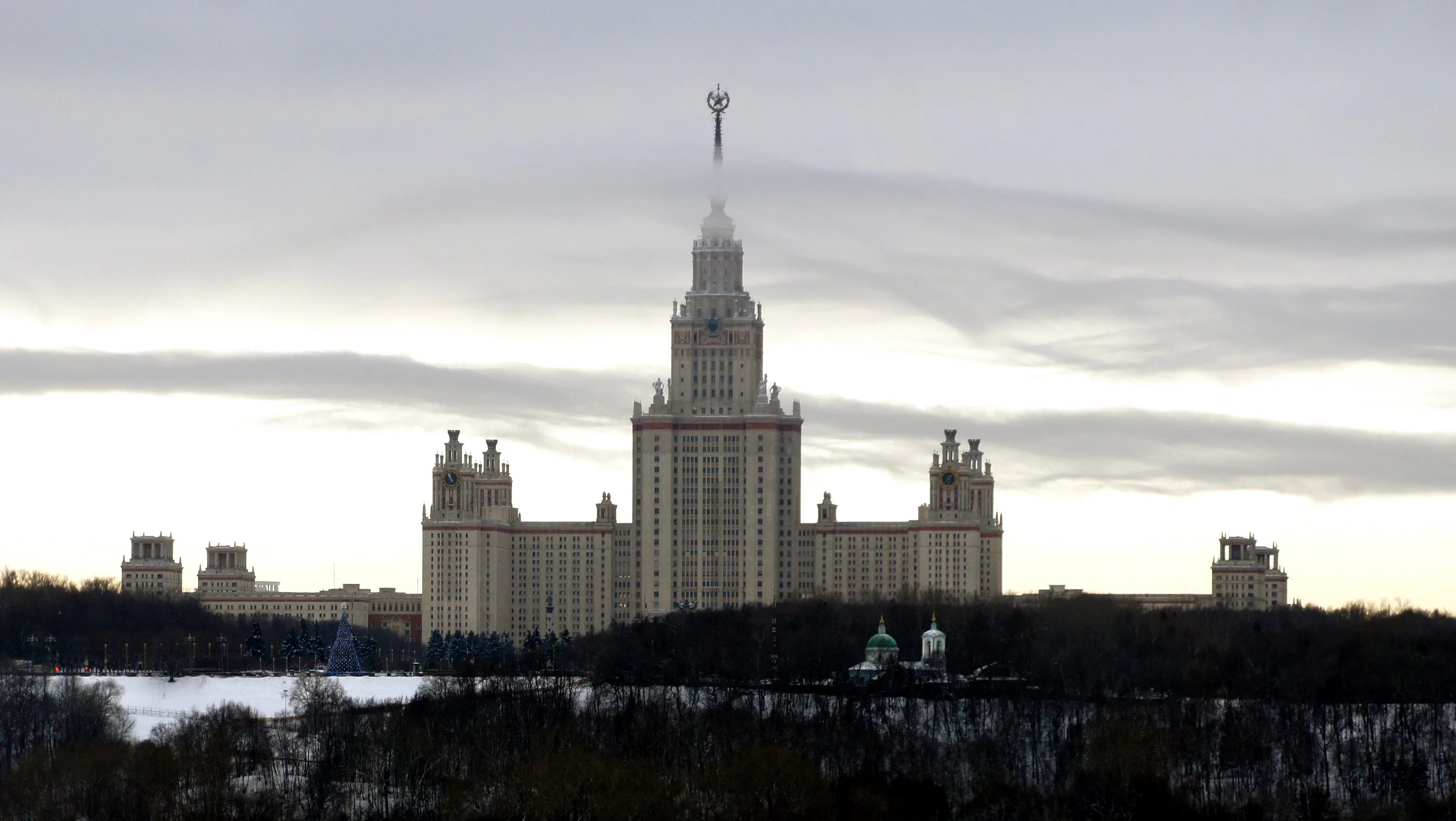 Здание МГУ В Москве. ГЗ МГУ. Воробьёвы горы Москва высотки. Московский университет на Воробьевых горах. Московский государственный завод