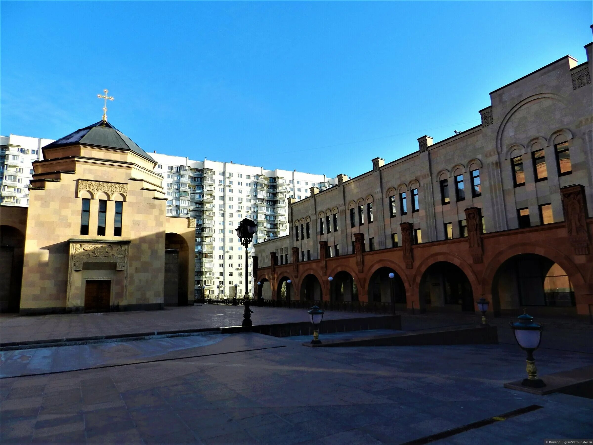 Арм комплекс. Армянская Церковь в Москве.