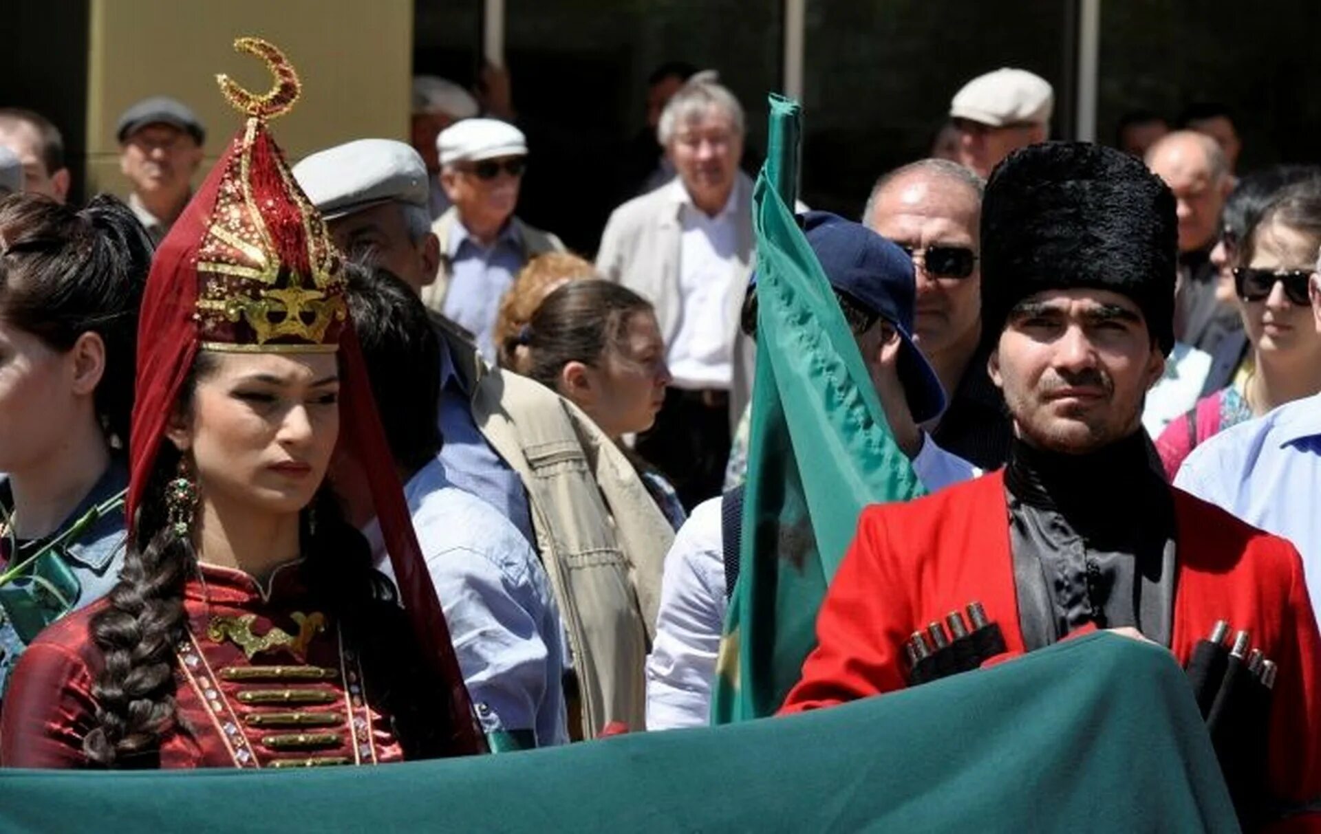 Жители Карачаево Черкесии. Карачаево-Черкесская Республика народ. Карачаево-Черкесская люди. Численность черкесского населения