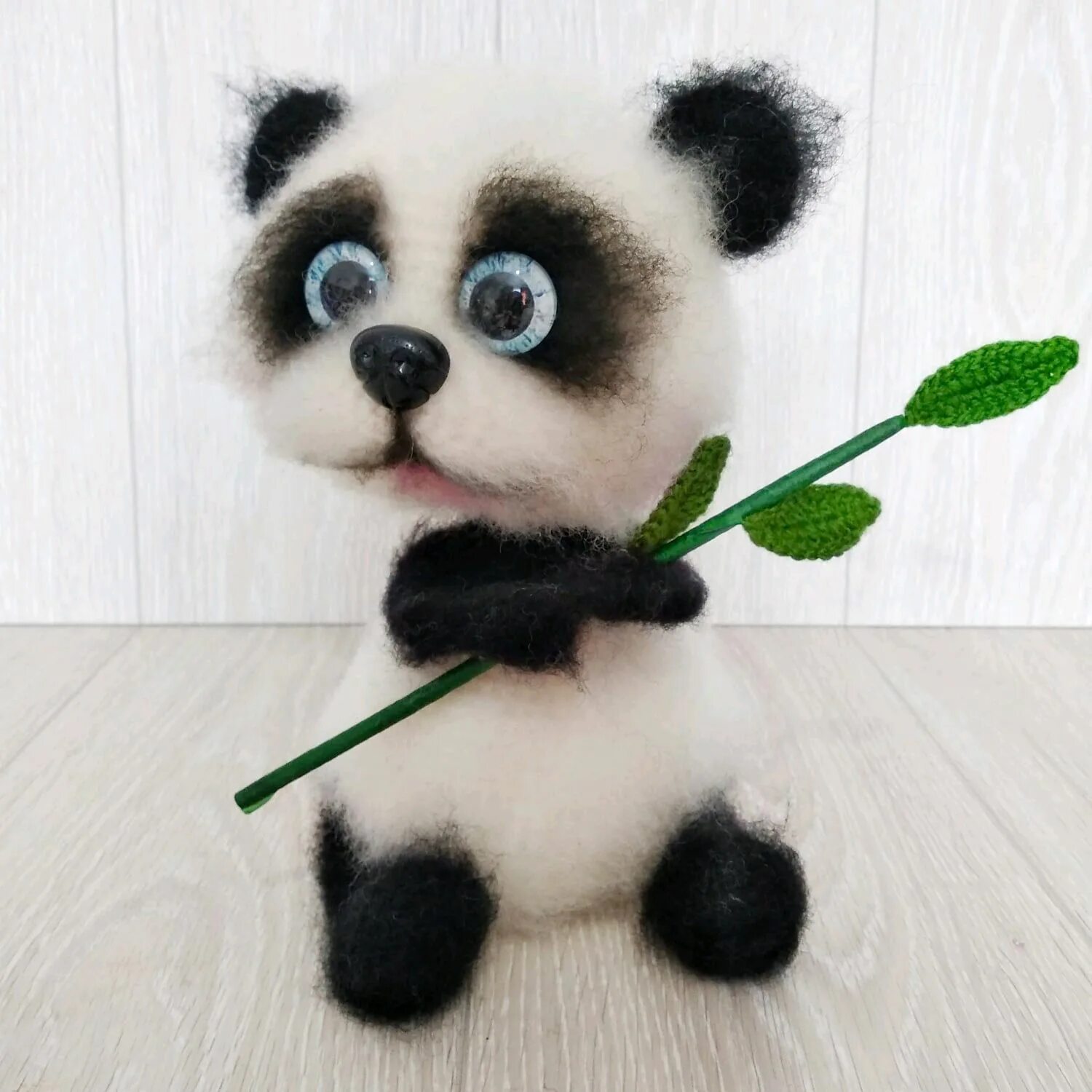 Панда Панда амигуруми. Вязаная игрушка Пандочка. Панда мягкая игрушка вязаная. Вязаная Пандочка крючком. Папа катюши панды