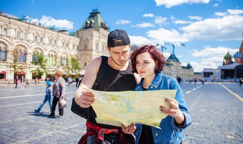 Любимые города туристов. Фотосессия в путешествии. Путешествия картинки. Экскурсионный туризм. Городской туризм.