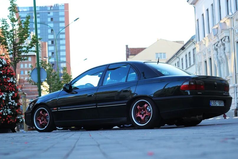 Opel Omega b stance. Опель Омега 63 стиль. Opel Omega b бункер. Opel Omega b Tuning. Тюнинг омега б