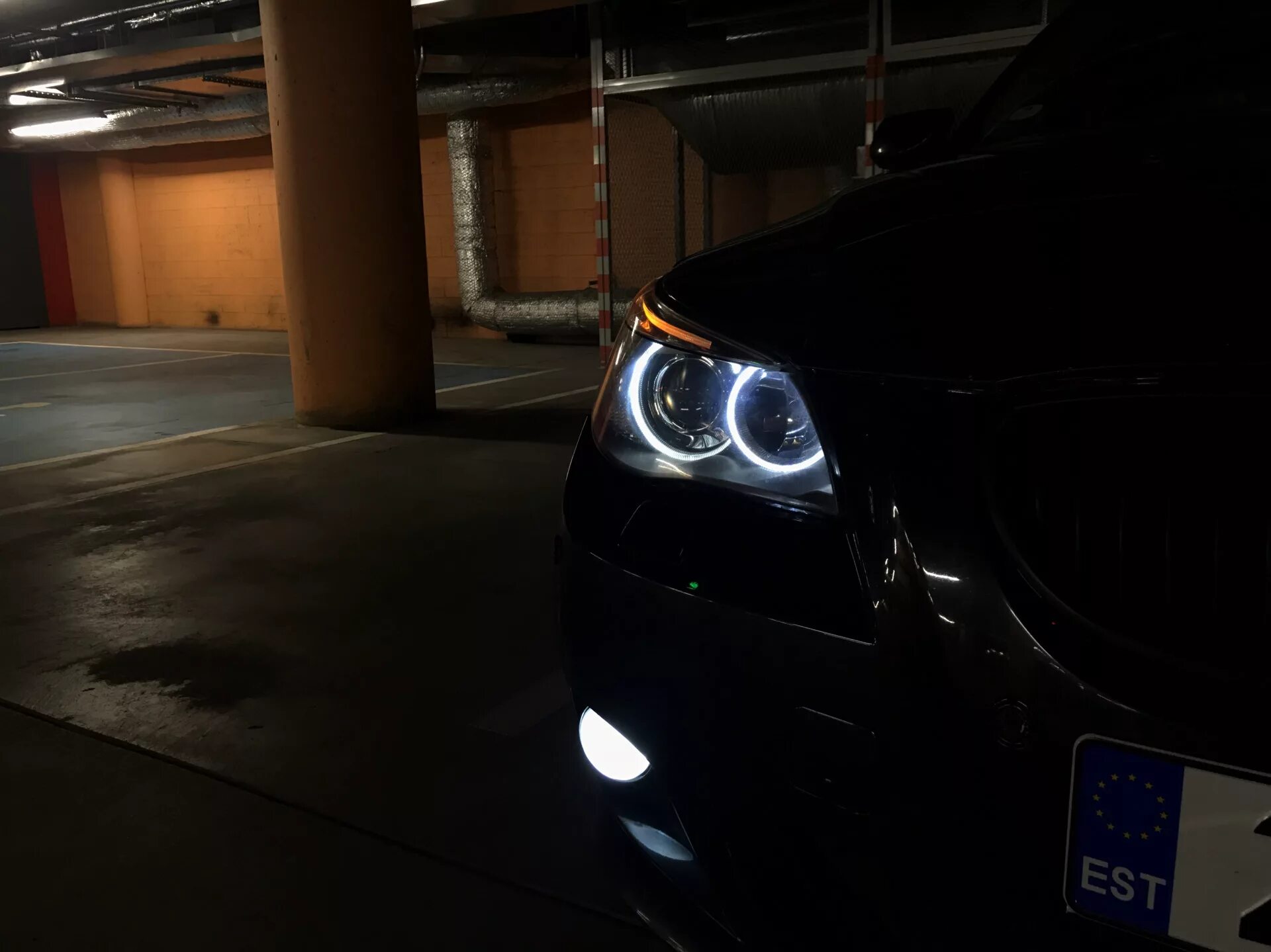 BMW 5 e60 глазки. BMW 5 e60 ангельские глазки. BMW e60 Black Headlights. Ангельские глазки БМВ e60.