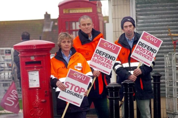 Почтовый ящик лондон. Красная телефонная будка в лондоне. Красный почтовый ящик в лондоне. Почта великобритании. Uk posting.