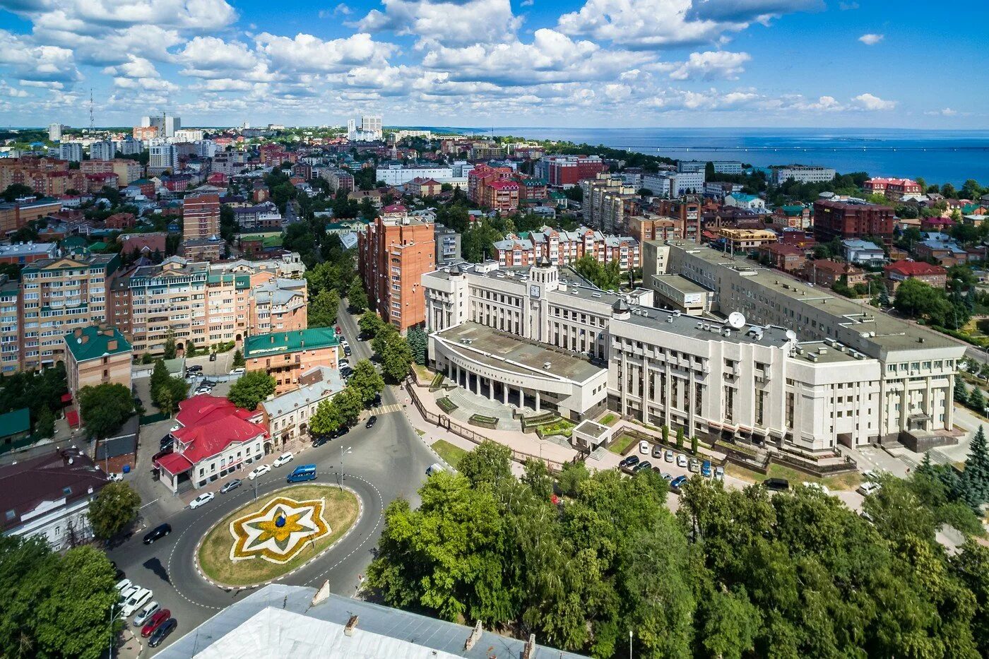 Центр сайт ульяновска. Ульяновск центр города. ульяновск центр волга. ульяновск большой город. ульяновск исторический центр города.