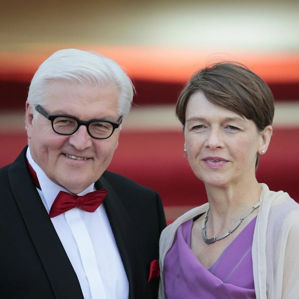 Франк-вальтер штайнмайер семья. Эльке бюденбендер и франк-вальтер штайнмайер. Первая леди германии. Эльке бюденбендер и франк-вальтер штайнмайер. Франк-вальтер штайнмайер.