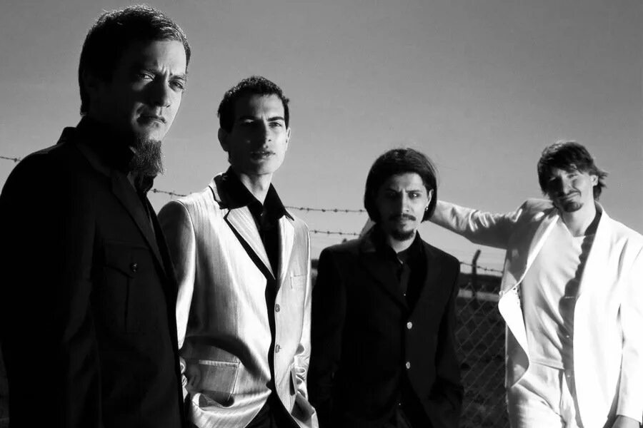 Группа mor ve ötesi. Турецкая рок группа. Mor ve ötesi фото. Mor ve. Турецкая рок группа.