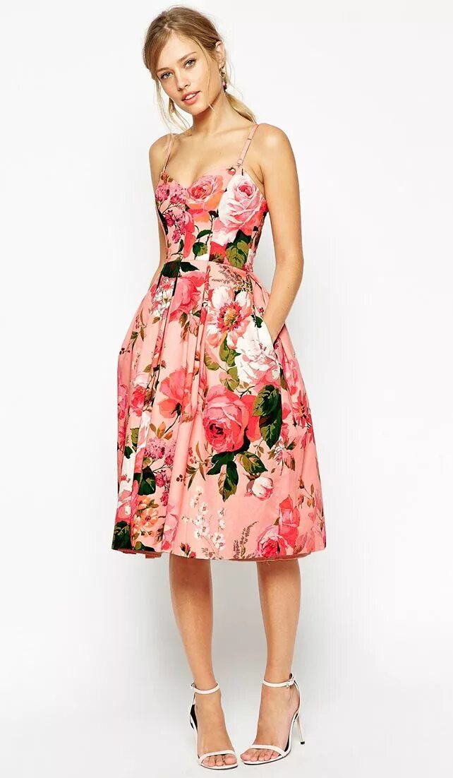 Цветочное платье купить. Платье с цветочным принтом. Платье летнее женское. Летние платья с цветочным принтом. Платье цветок.