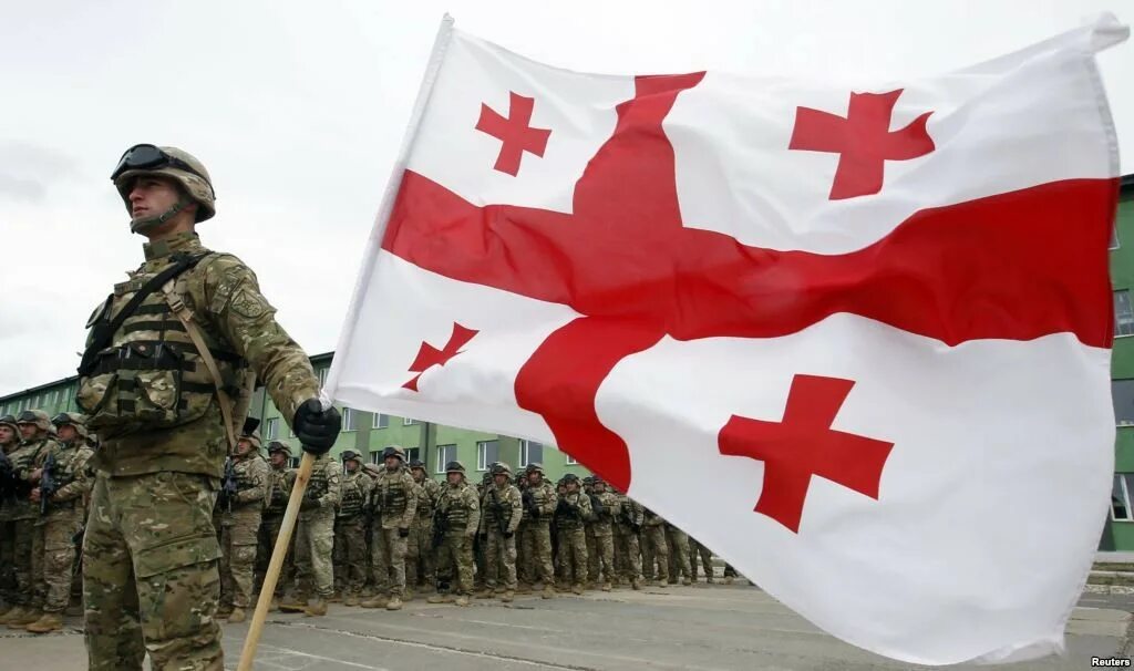 В нато ли грузия. Армия Грузии. Грузинский солдат с флагом. Грузинская армия. Солдаты Грузии.