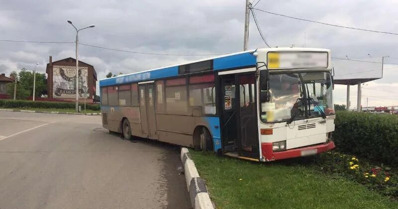 115 автобус пермь. Автобусы Пермь. 27 Автобус Пермь. Автобус Чусовой Пермь. Старые автобусы Перми.