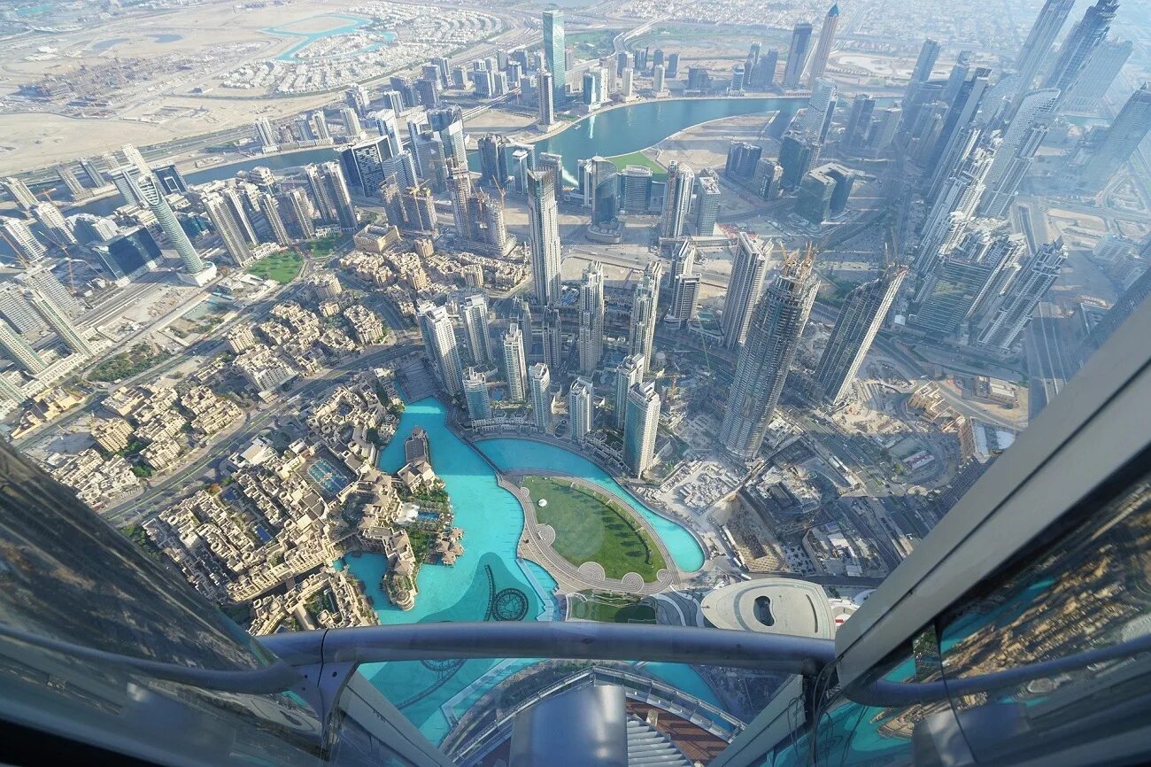Дубай сверху. Бурдж-Халифа Дубай. Бурдж-Халифа Дубай 2022. Дубай Бурдж Халифа смотровая площадка. Бурдж Халифа 2024.