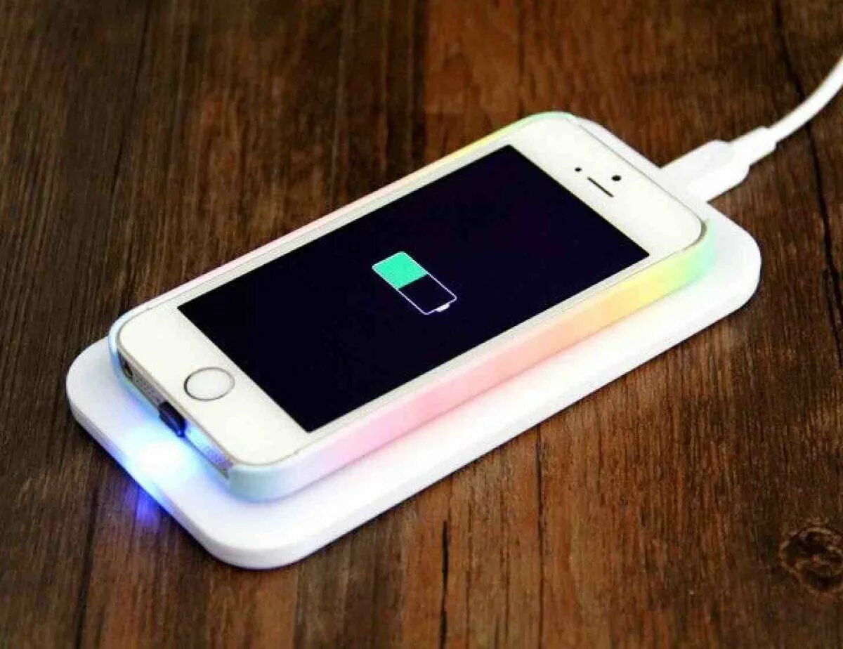 Зарядка на айфон 5. Зарядка на айфон 6. Iphone 5 зарядка. Iphone s5 Charger. Можно ли ставить айфон на зарядку ночью