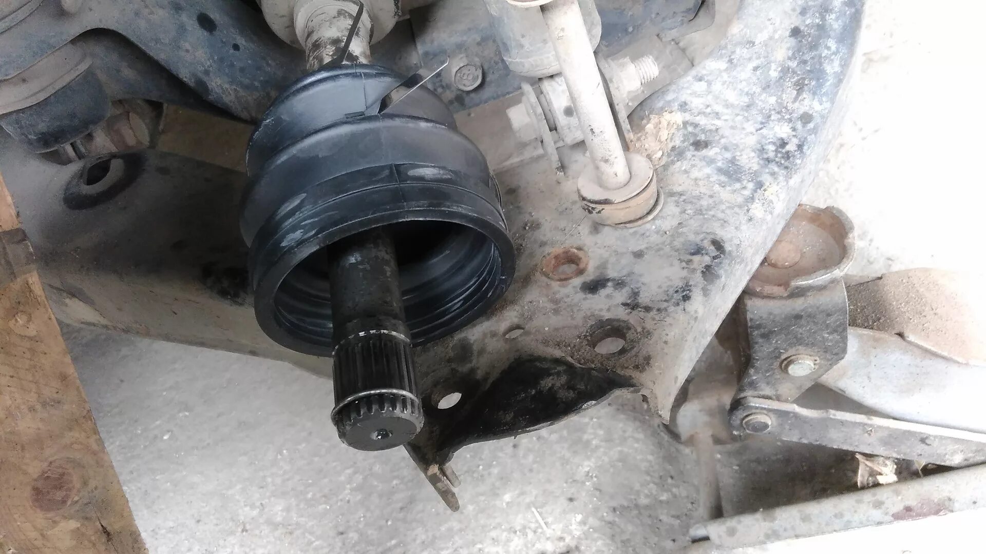 Пыльник шруса nissan qashqai. Замена пыльника на ниссан. Замена пыльника внутреннего шруса мазда 3. Пыльник шруса ниссан juke. Замена пыльника на ниссан.