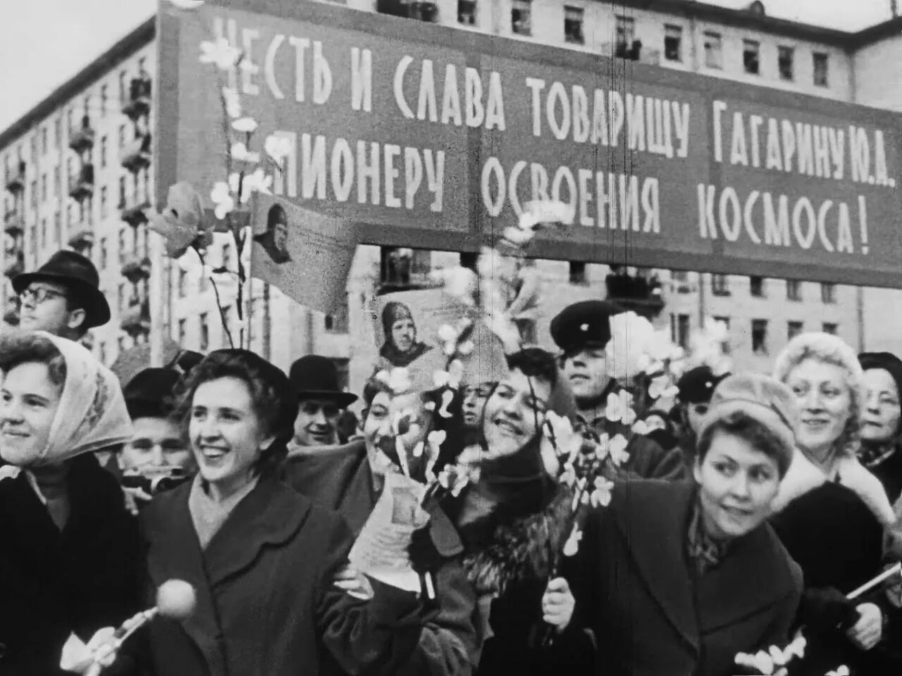 Гагарин 14 апреля 1961. Встреча Гагарина в Москве 14 апреля 1961. СССР Гагарин в 1961.