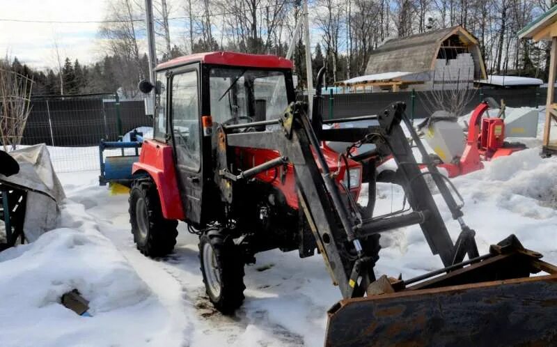 Трактор ру бу мтз. МТЗ 320 С отвалом и щеткой. Трактор МТЗ 320 С навесным оборудованием. Мини-трактор Беларус 320.4. Минитрактор МТЗ 320.