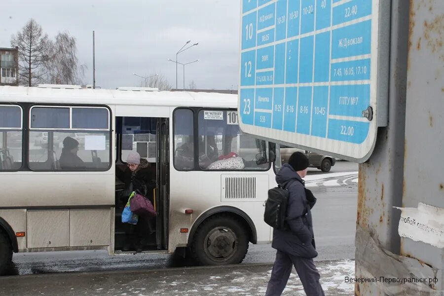 101 автобус расписание первоуральск. Автобусы Первоуральск. Общественный транспорт Первоуральск. Первоуральск городские автобусы. Старые автобусы Первоуральск.