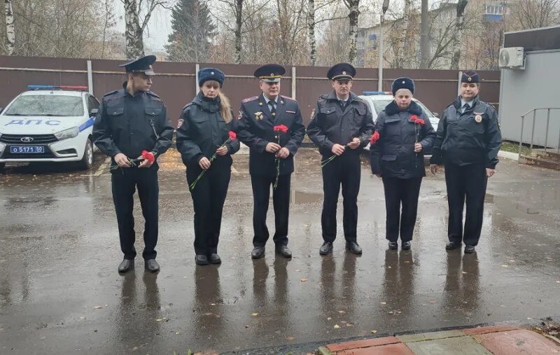 Китаянки полицейские расстреливают. Полицейский на стрельбище москва. Сотрудник полиции. Перестрелка в метро рязанский проспект. Фото милиционера.