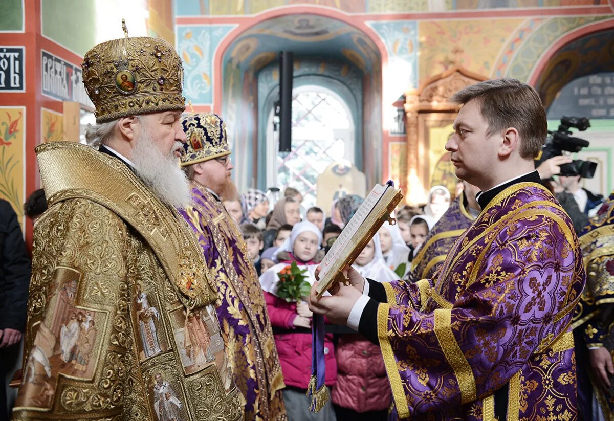 спасская церковь кунцево. паириарх в храма адлер спас нерукотворного. расписание в храме на 2023. спаса нерукотворного сетунь священники. иерей уланов арсений романович.