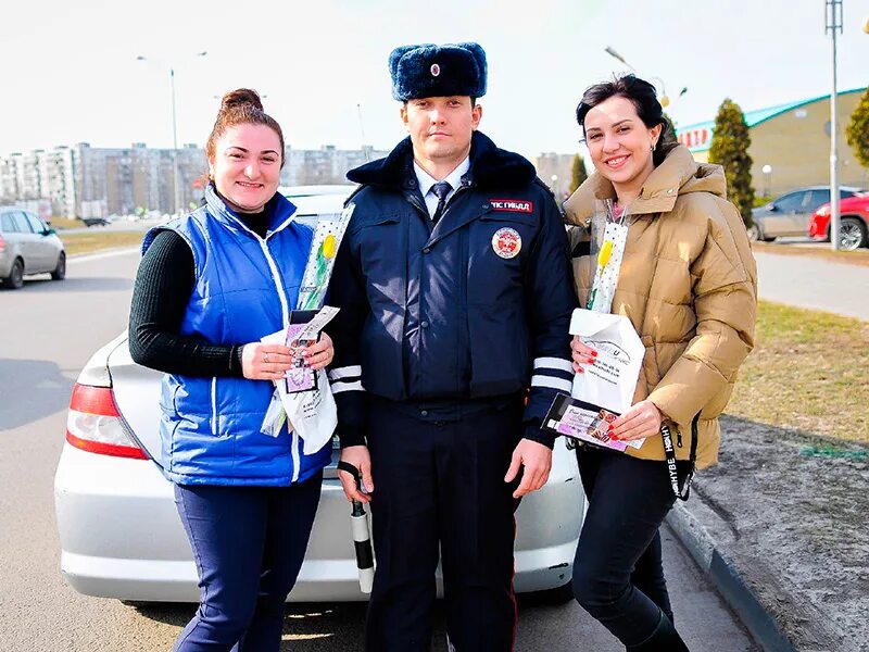 В Белгороде сотрудники ГИБДД спасли водителя, у которого случился инсульт