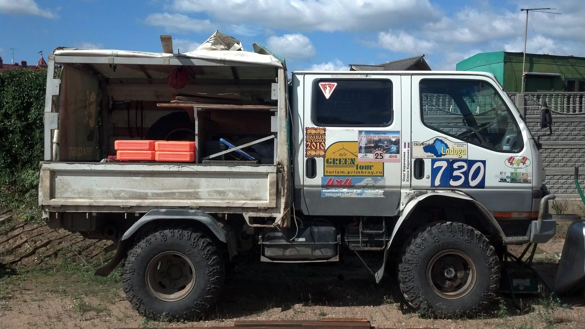 Грузовики 4вд приморский край. Тойота Дюна грузовик 4x4. Mitsubishi Canter 4x4. Митсубиси Кантер двухкабинник 4х4. Mitsubishi Canter 4wd Double Cab.