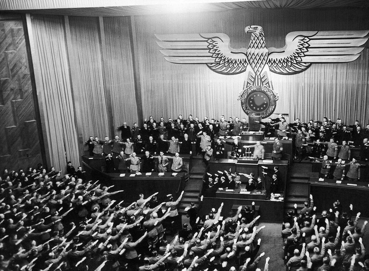 Программой национал-социалистской немецкой рабочей партии. Политика нсдап. Политика нсдап. Съезд нсдап в нюрнберге 1937. Политика нсдап.