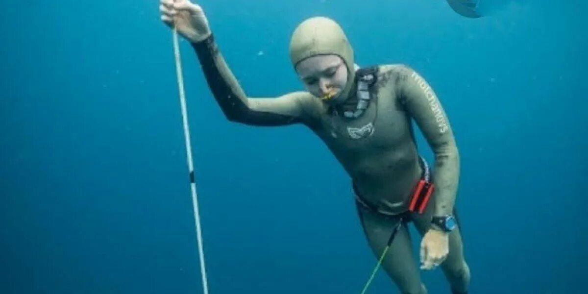 алексей молчанов фридайвинг. телегин арсений фридайвинг. рекорд фридайвинга по глубине. алексей молчанов фридайвинг. андрей молчанов фридайвер.