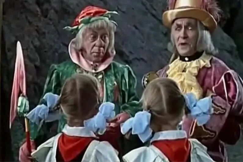 Оля и яло королевство кривых зеркал. Королевство кривых зеркал фильм 1963. Наиглавнейший в королевстве кривых. Королевство кривых зеркал фильм 1963. Наиглавнейший в королевстве кривых.