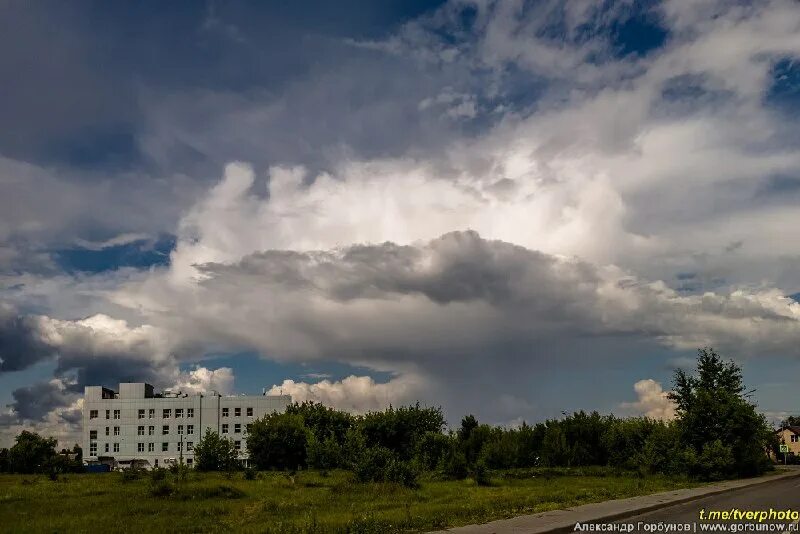 Облачно с прояснениями весной. Фотографии омска небо. Солнечно с прояснениями. Сегодня облачно. Сегодня облачно.