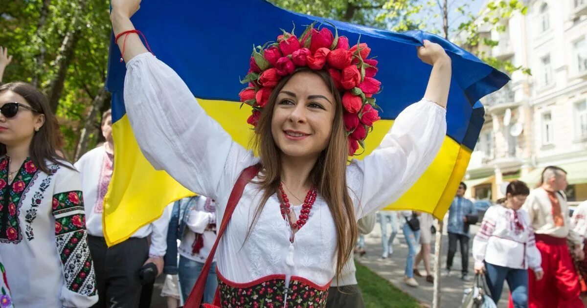 Прическа белорусов. Патріотизм україни. Русско украинский по фото. Украинский и русский язык. День вышиванки.