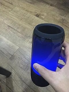Колонка светится красным