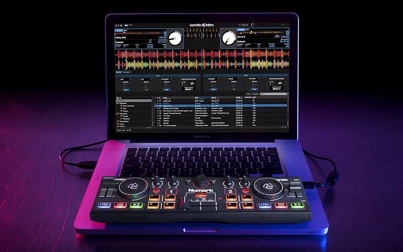 Ноутбук для записи музыки. Ноутбук fl studio. Мониторы для студии звукозаписи. Ноутбук для записи музыки. Студия звукозаписи.