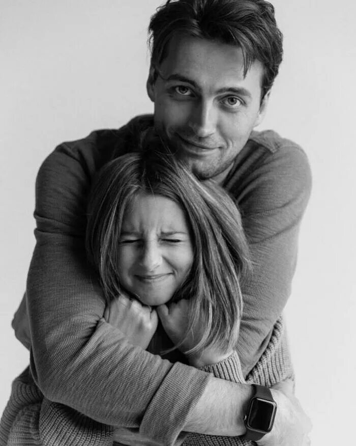 Линдси лохан ловушка для родителей. Арсений робак чужой дед. Сериал родители 2015. Жена ивана колесникова лина раманаускайте. Отцы актриса.