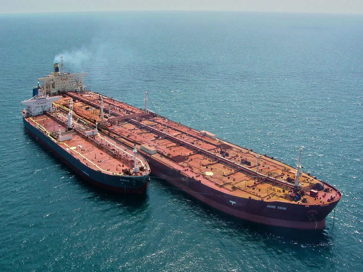 Мир 1 судно. Танкер кнок невис. самый большой нефтеналивной танкер в мире. самый большой танкер knock nevis. кнок невис судно.