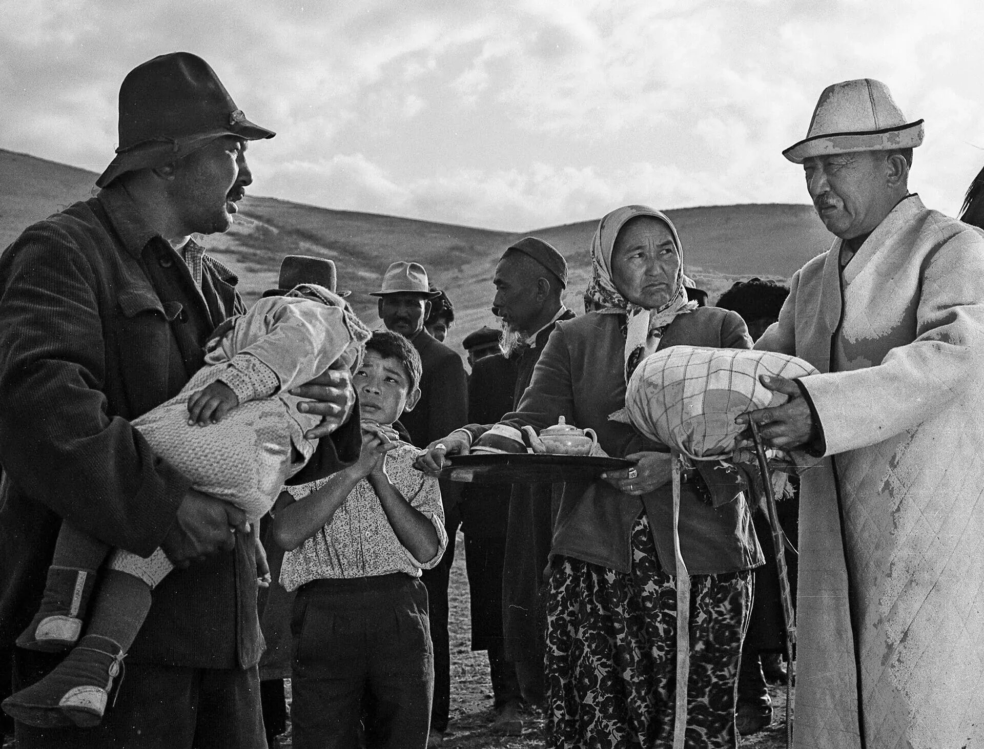 Родилась 1966 году. Советбек Джумадылов. Муратбек Рыскулов актер. Сабира Кумушалиева Муратбек Рыскулов.