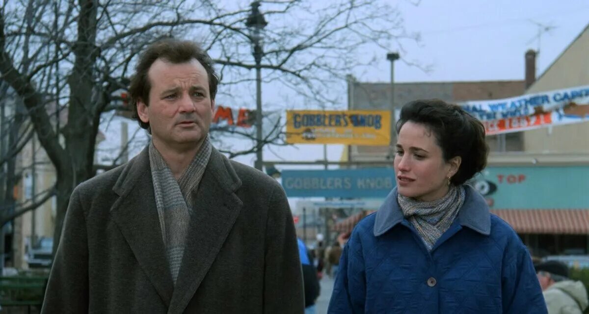 День сурка роли. Groundhog Day 1993. Энди МАКДАУЭЛЛ И Билл Мюррей. Билл Мюррей день сурка 1993.