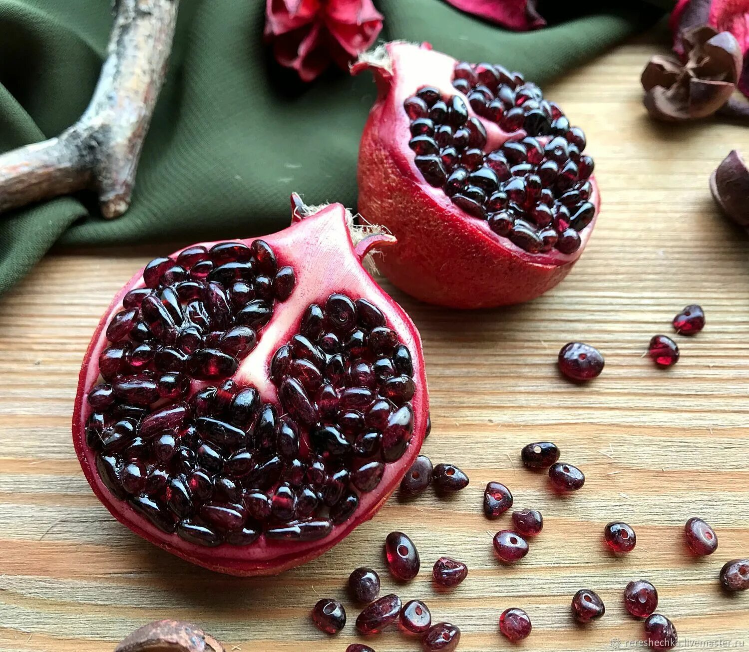 Как выбрать гранатгранат. Сладкий гранат дерева. Гранат и половинка граната. Как правильно выбрать гранат спелый сладкий. Как выбрать гранат спелый и сладкий в магазине.