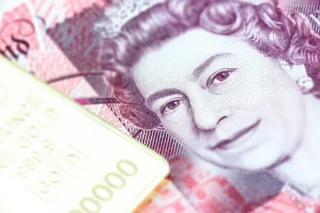 Fifty pounds is или are