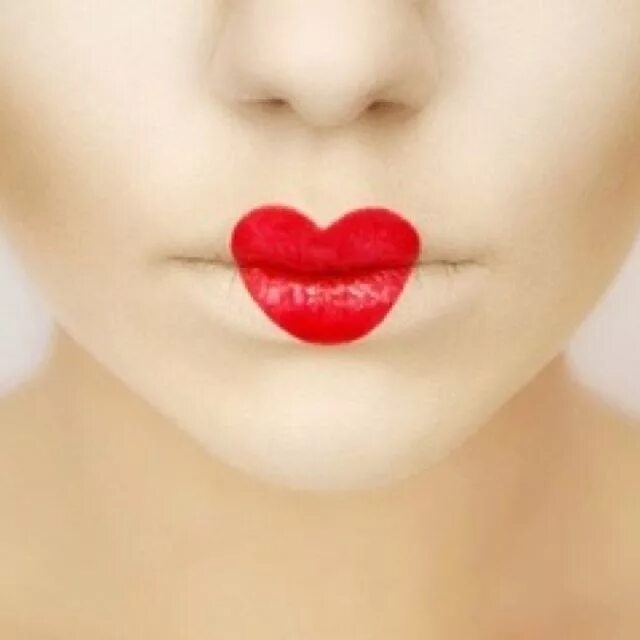 I love lips. Губы накрашенные сердечком. Губы сердечком. Губы в форме сердца. Губы сердечком форма.