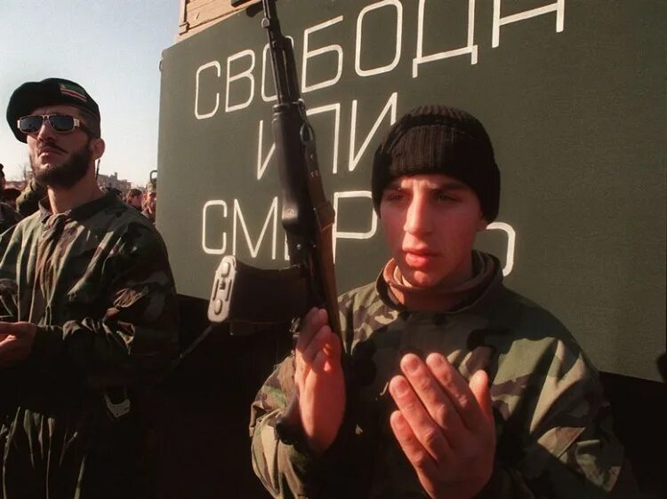 Свобода или смерть 7.62. Чеченцы. Свобода или смерть Ичкерия. Чеченские боевики молятся.