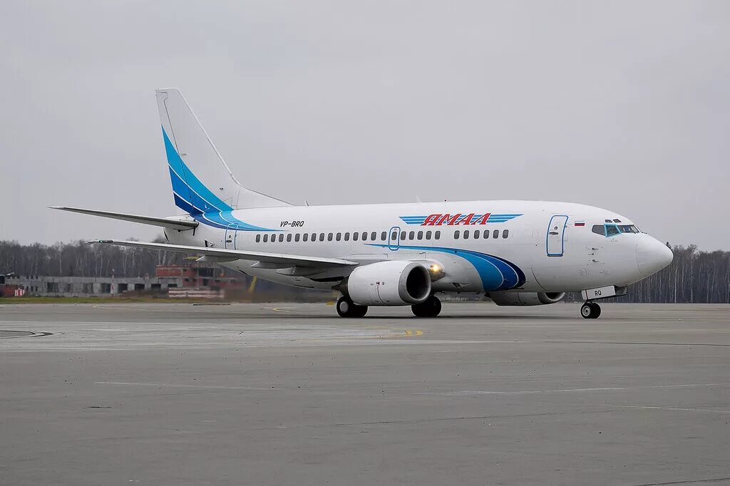 Самолет салехард тюмень. Superjet 100 импортные комплектующие. Самолет салехард тюмень. Авиакомпания ямал рейс yc9127. Ямал 322 самолет.