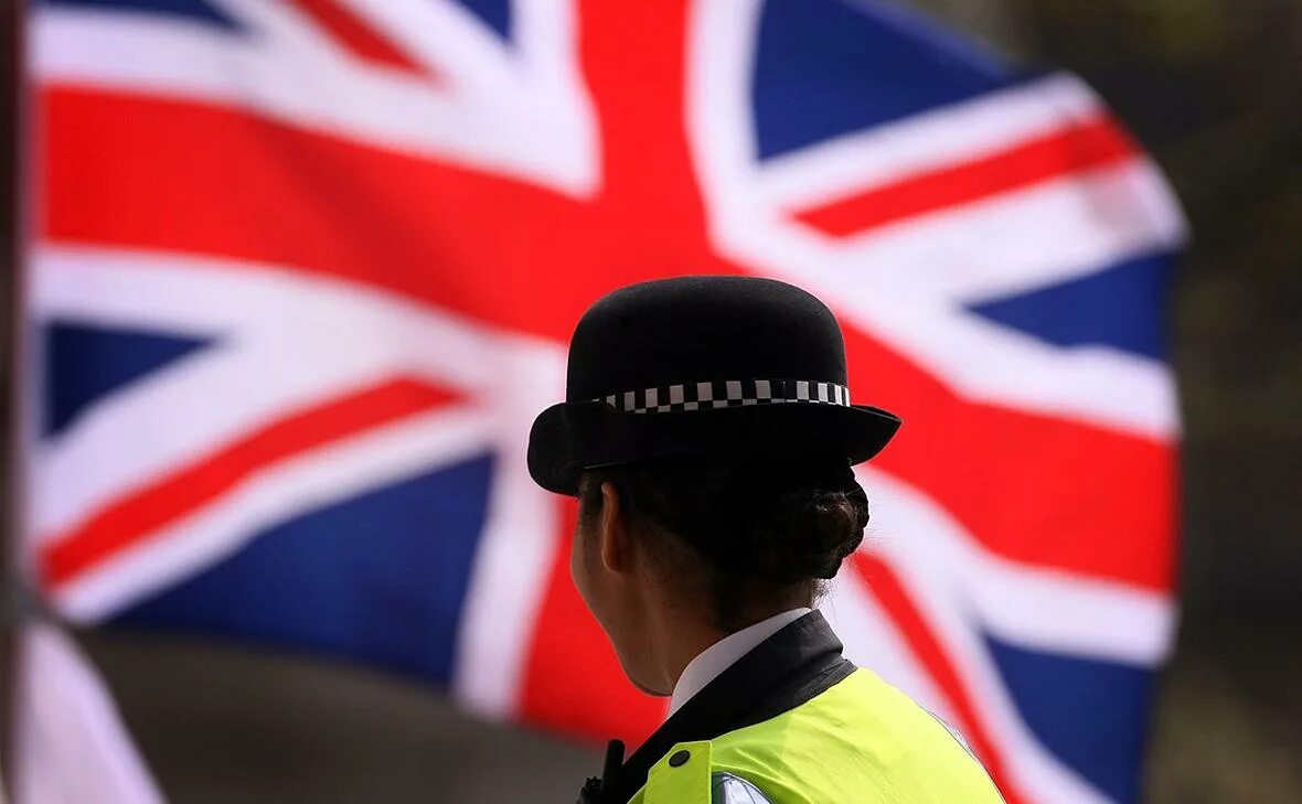 Изоляция англии. Полиция Великобритании. Полицейский в Англии. Полиция Англии и Уэльса. Британская полиция Великобритании.