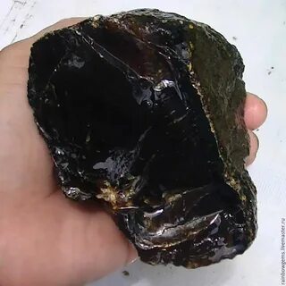 Янтарно черный