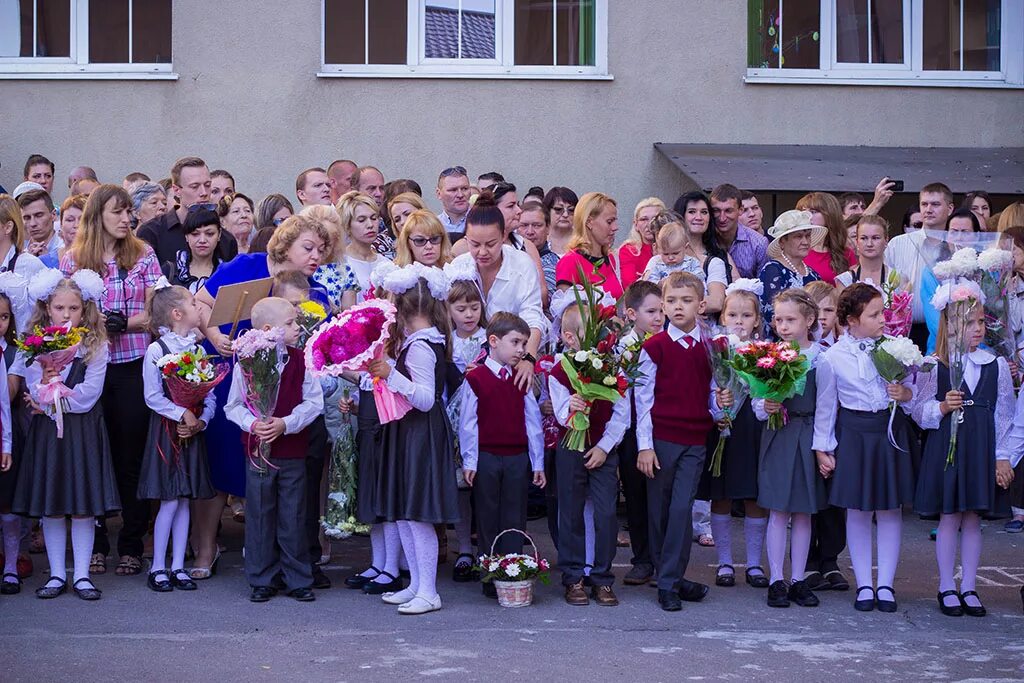 Борская школа калининградская область. 10 школа калининград. Элжур калининград школа 14. 10 школа калининград. 10 школа калининград.