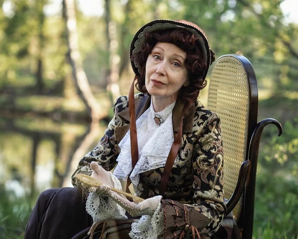 Сапрыкина елена владимировна. Елена викторовна сапрыкина. Бабушка в шубе. Елена сапрыкина питер. Марина бадьянова косплей.