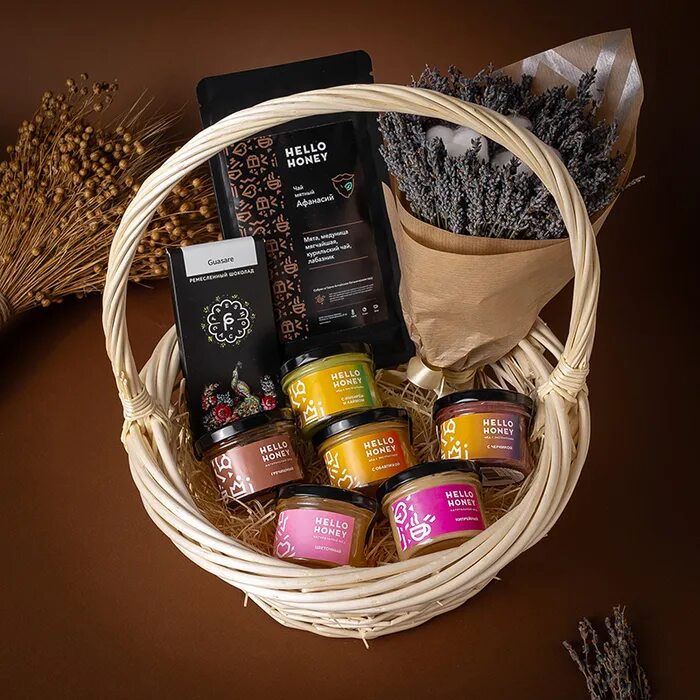 Подарочная корзина с медом. Подарочные наборы с медом. Подарочный набор чая в баночках. Подарочный набор крем меда. Крем-мед в упаковке.