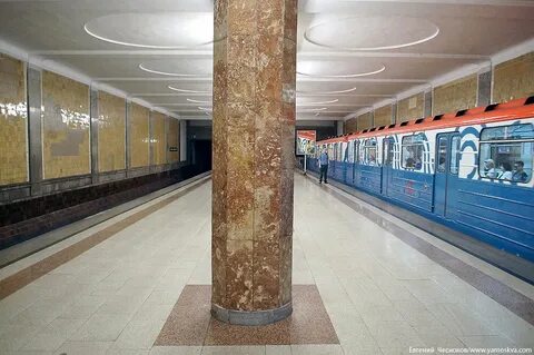 Станция метро красносельская