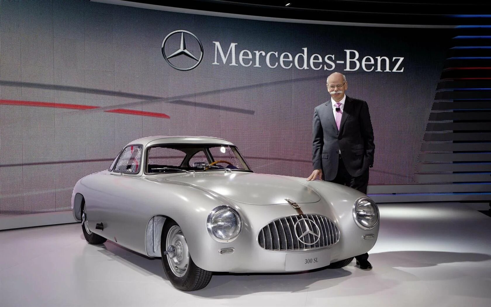 Почему назван мерседес. Mercedes-Benz 300sl 1952 года. Mercedes-Benz w194 1952. Самый 1 Мерседес. Первый автомобиль Мерседес Бенц.