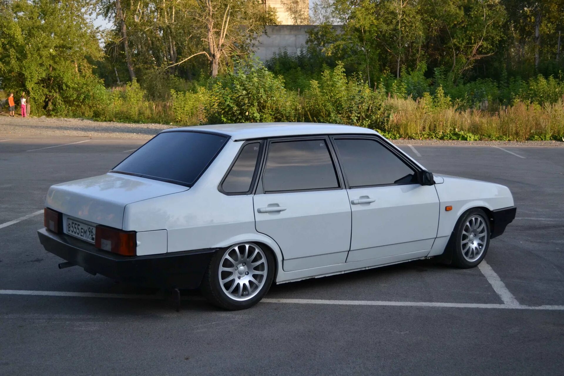 99 меньше 9. Ваз 21099 черная. Игра больше меньше проигрыш. Ваз 21099 чёрный цвет. 99 меньше 9.