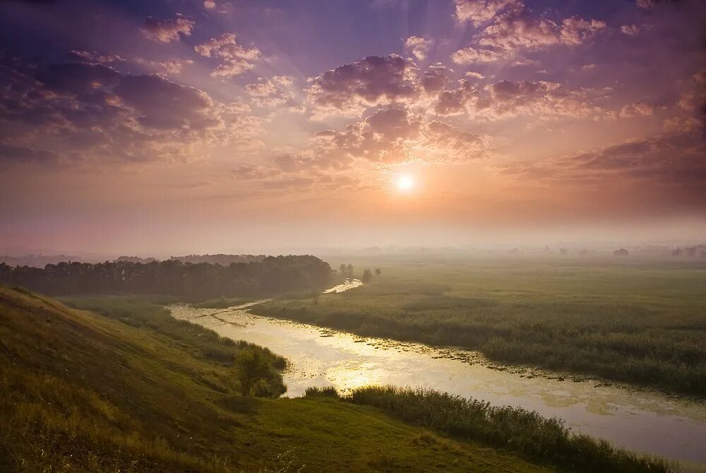 Река раскинулась. Убегает на Запад река. На поле Куликовом река раскинулась. Золотой час у реки. Самые далекие далекие края